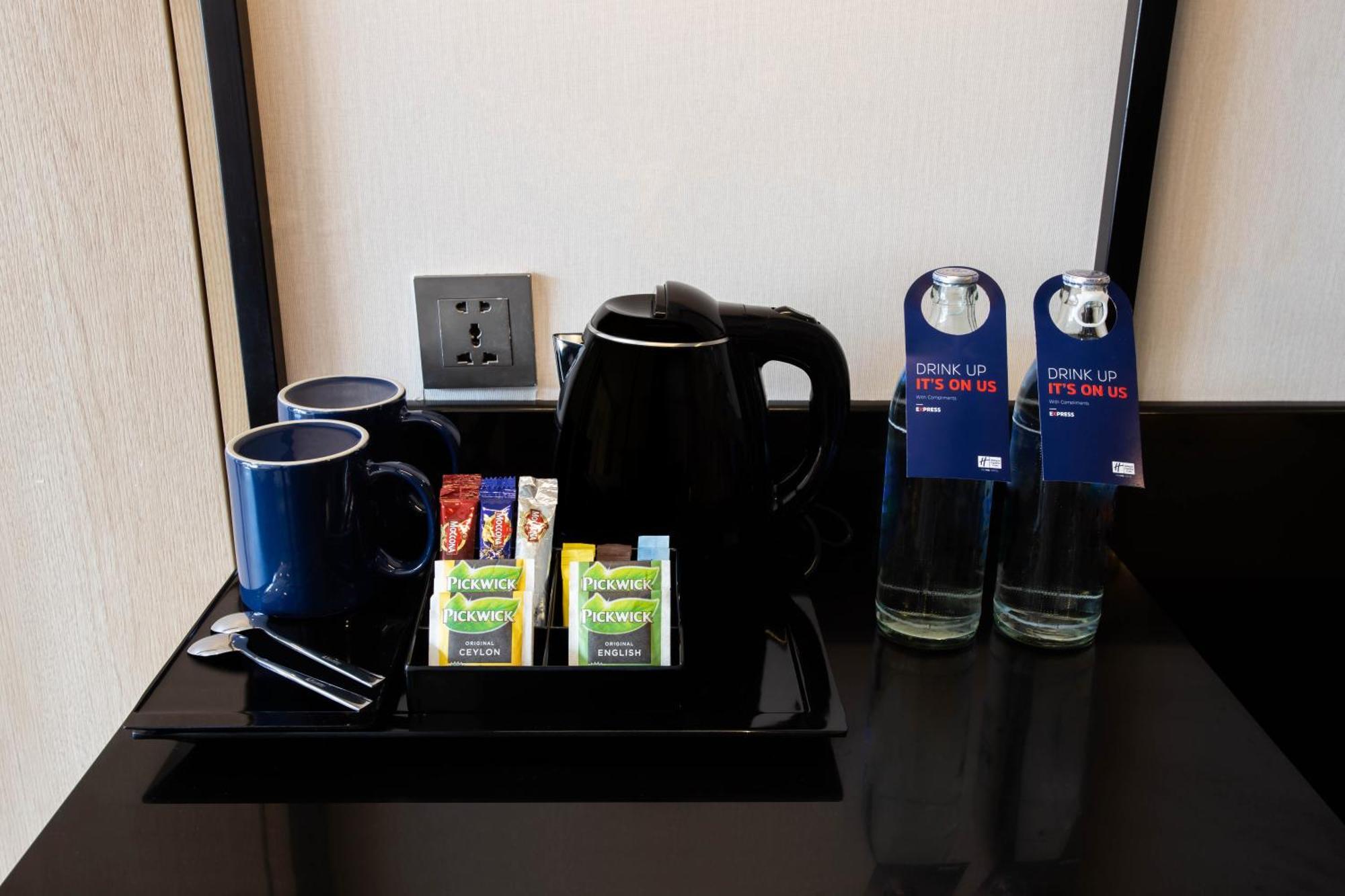 Holiday Inn Express & Suites Bangkok Central Pier By Ihg Экстерьер фото