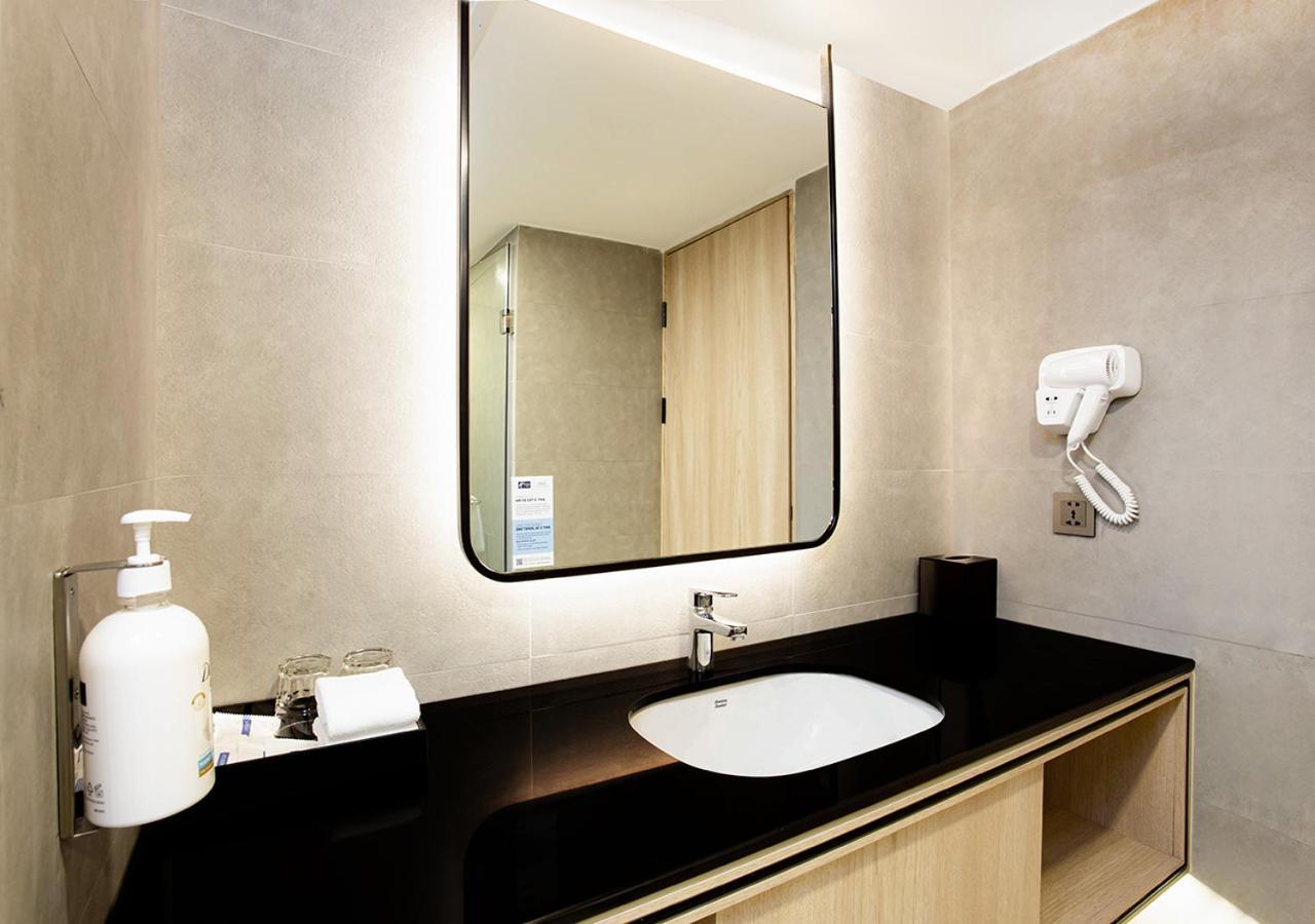 Holiday Inn Express & Suites Bangkok Central Pier By Ihg Экстерьер фото