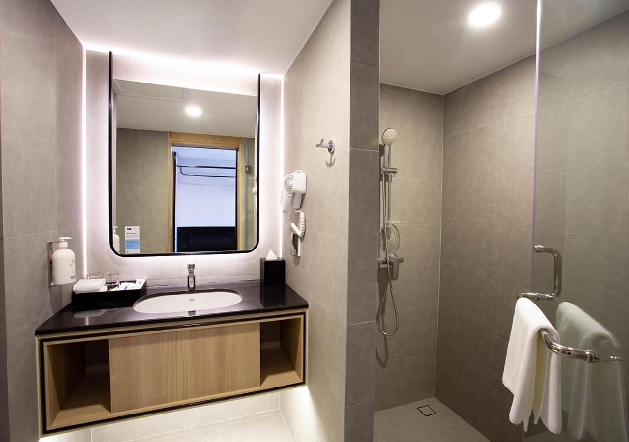 Holiday Inn Express & Suites Bangkok Central Pier By Ihg Экстерьер фото