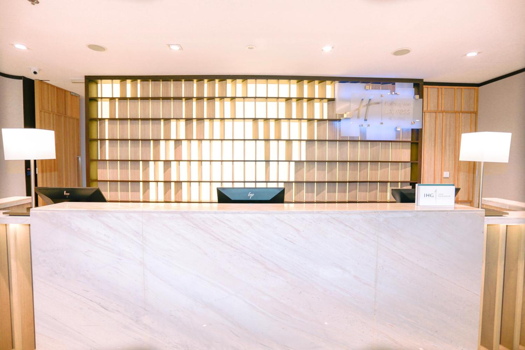 Holiday Inn Express & Suites Bangkok Central Pier By Ihg Экстерьер фото